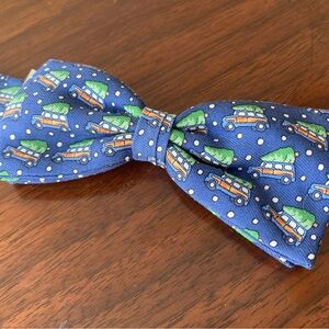 Vineyard Vines Bow Tie with Woody and Tree Design